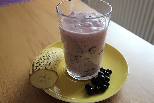 Black Currant Yogurt Smoothie with Banana