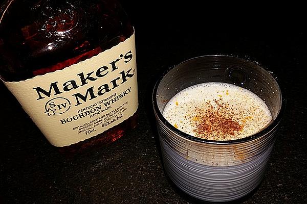 Bourbon Eggnog – American Eggnog with shot