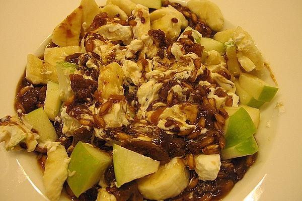 Breakfast Porridge with Spelled and Dried Fruit