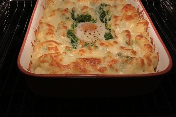Broccoli Nigratin with Meat Sausage and Mashed Potatoes