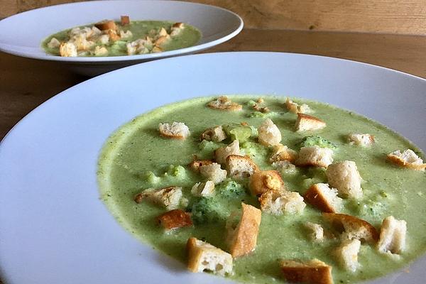 Broccoli Soup with Garlic Croutons