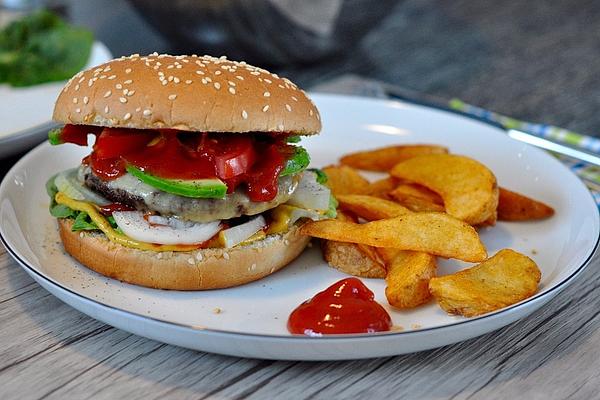 Burger with Avocado and Homemade Mayonnaise