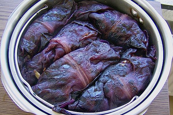 Cabbage Rolls with Walnuts