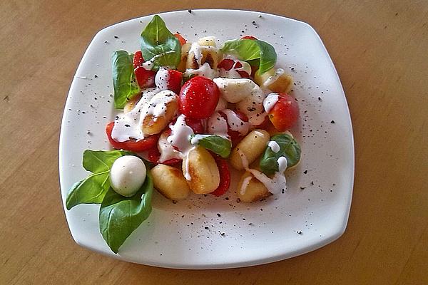 Caprese Gnocchi Salad