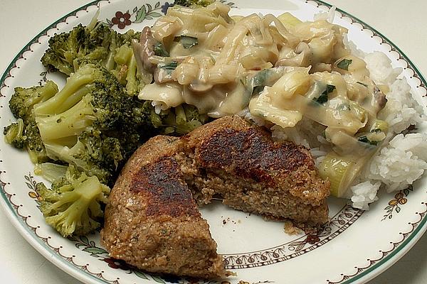 Cereal Patties with Mushroom Sauce from Rosinenkind