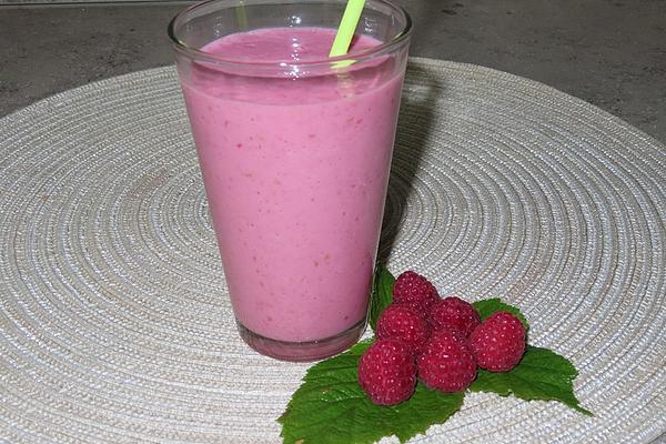 Charentais Melon, Raspberry, Banana and Buttermilk Smoothie