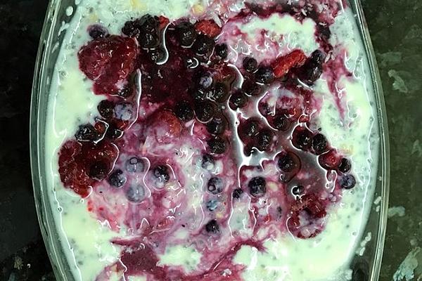Chia and Almond Muesli with Berries