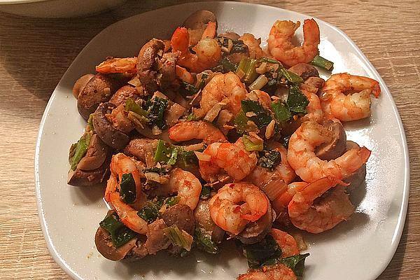 Chili – Prawns with Spring Onions, Garlic, Lemongrass, Mushrooms and Cashew Nuts