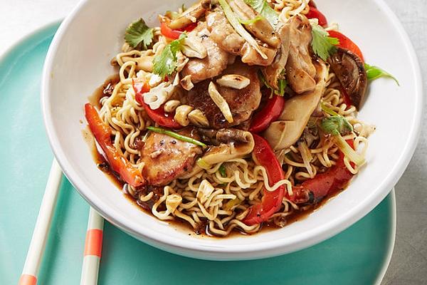 Chinese Pork Fillet with Vegetables and Egg Noodles