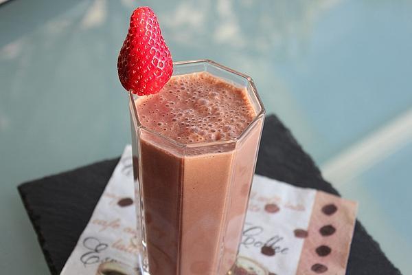 Chocolate Avocado Strawberry Smoothie