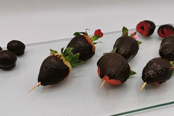 Chocolate – Strawberry Skewers