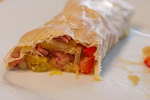 Chrissis Sauerkraut Strudel
