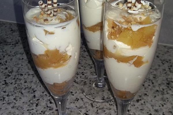 Christmas Mascarpone Cream with Apples and Amarettini
