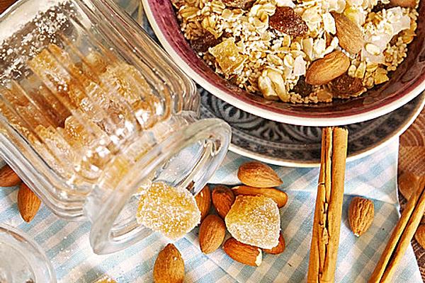 Cinnamon-almond-ginger Muesli