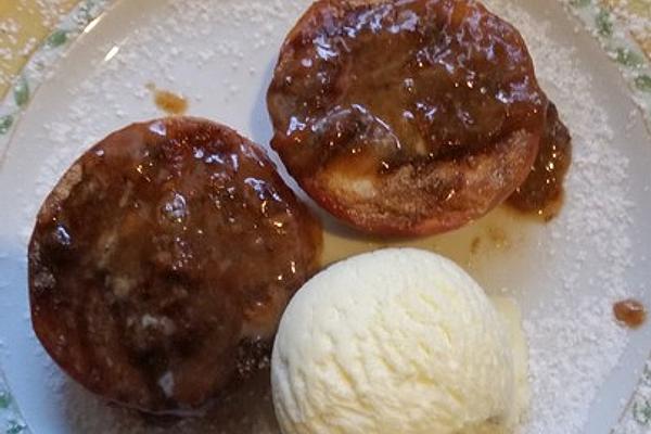 Cinnamon Apples with Cream