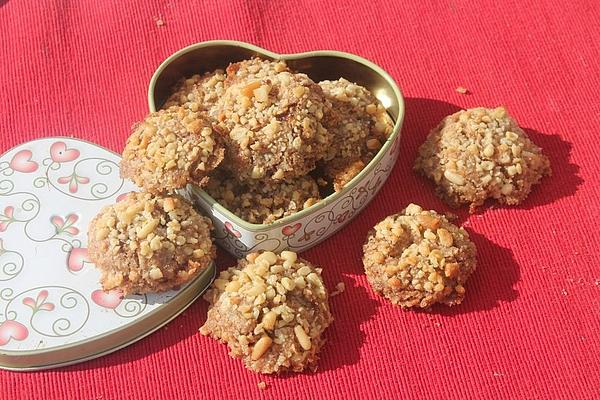 Cinnamon Cookies with Pine Nuts
