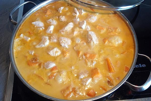 Coconut Curry Soup with Chicken, Vegetables and Red Lentils