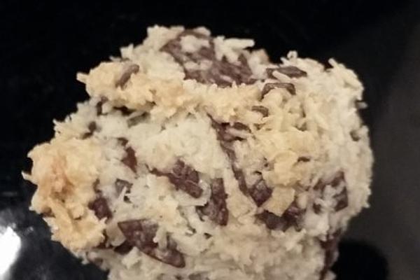 Coconut Macaroons with Chocolate