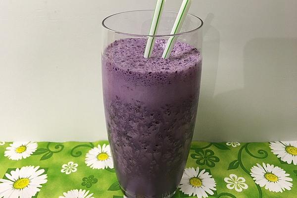 Cold Forest Berry Milk Shake