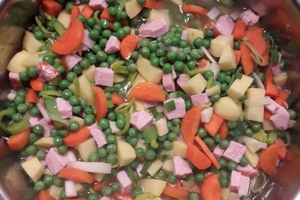 Colorful Pea Stew with Frozen Peas