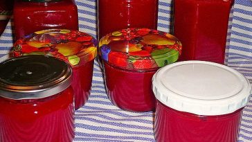 Cornelian Cherry Jam with Pear and Banana