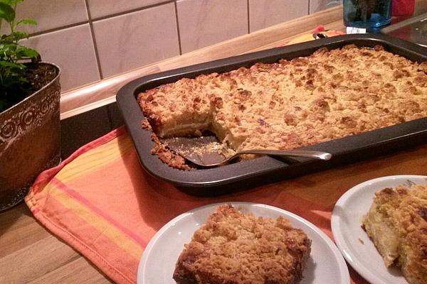 Cream Apple Cake with Butter Crumbles