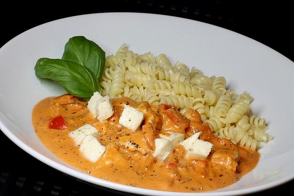 Creamy Chicken and Bell Pepper Pasta with Mozzarella Cubes