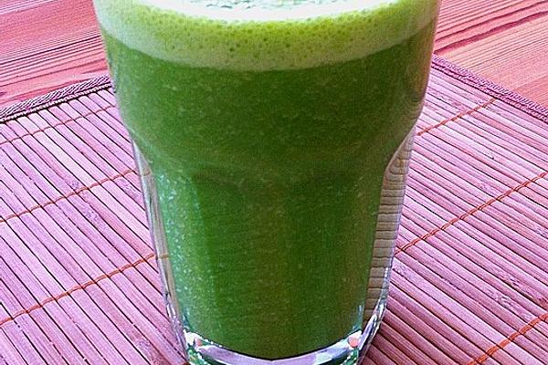 Creamy Green Smoothie for Breakfast