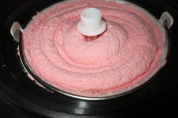 Creamy Strawberry Ice Cream