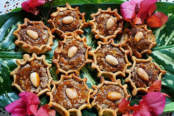 Cretan Easter Kallitsounia with Almonds
