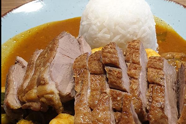 Crispy Chinese Duck with Vegetables and Hoi Style BBQ Sauce