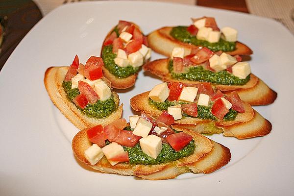 Crostini with Rocket Pesto and Tomato and Mozzarella Salad