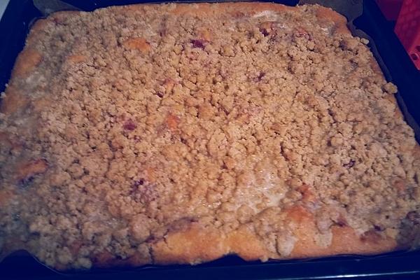 Crumble Cake with Strawberry Jam
