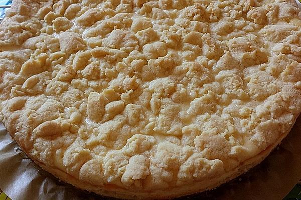 Crumble Cake with Yoghurt Quark Cream