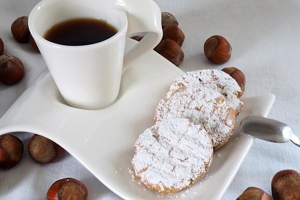 Crumbly Nut Pastries