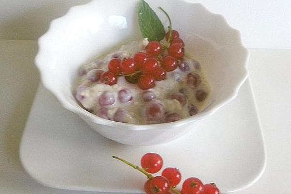 Currant Muesli with Curd Cream