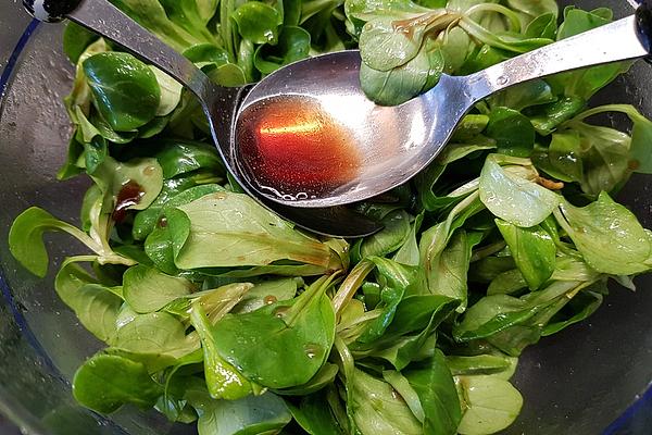 Currant Vinegar and Oil Dressing