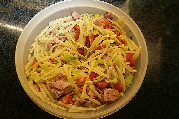 Cut Pasta Salad with Leek