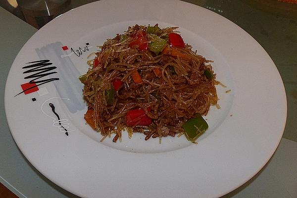 Delicious Glass Noodle Salad with Minced Meat and Vegetables