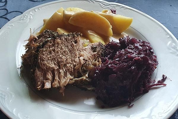 Delicious Herbal Roast with Cream Sauce