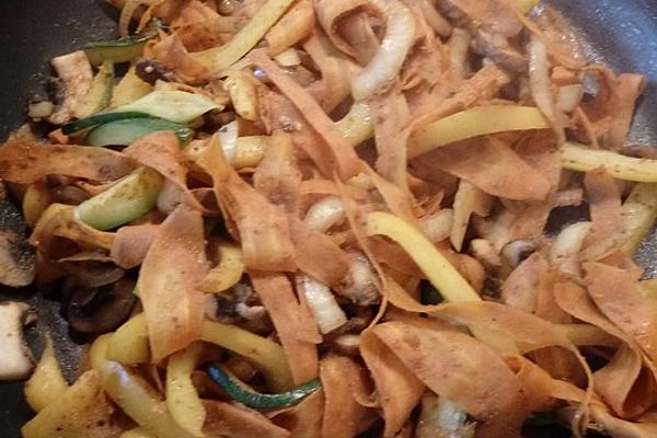 Easy Vegan Vegetable Noodle Pan