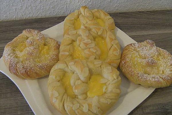 Eggnog Pudding Pretzels