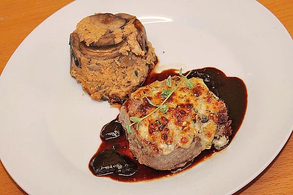 Entrecôte from Venison or Beef with Herb Crust and Port Wine Jus
