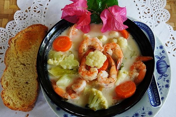 Exotically Spicy Cauliflower Soup with Prawns