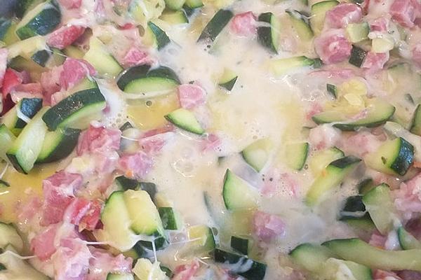 Fast Low-carb Kasseler-Zucchini-Mozzarella Pan
