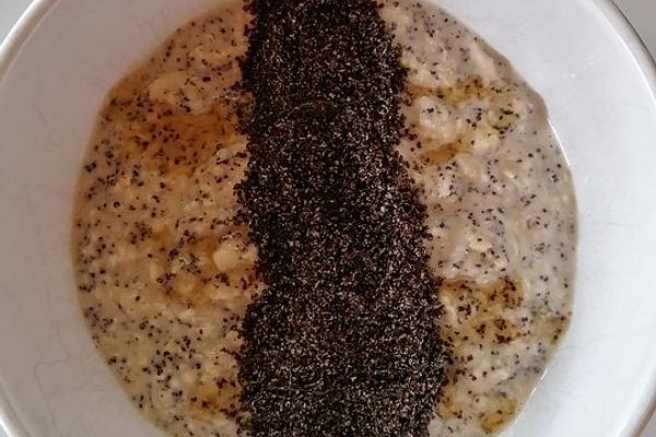 Favorite Porridge with Poppy Seeds and Honey