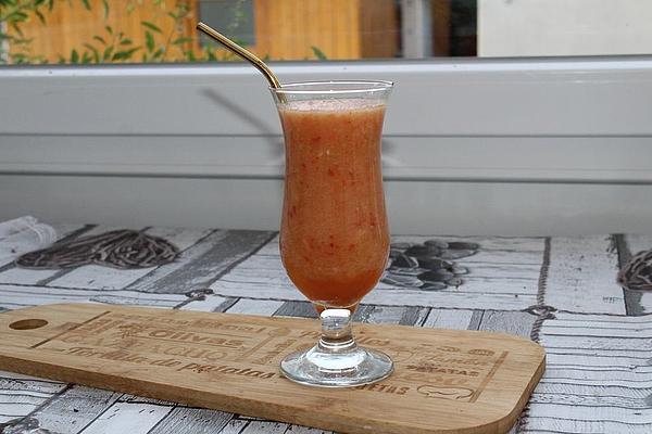 Fennel and Pepper Smoothie with Fruit and Spice