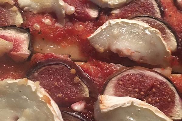 Fig Pizza with Goat Cheese