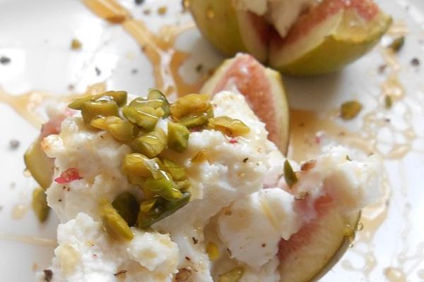 Figs with Goat Cheese and Honey