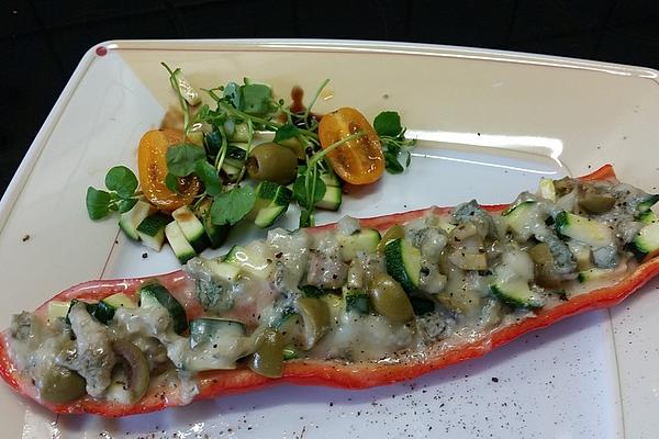 Filled Paprika Boats with Zucchini, Gorgonzola and Olives